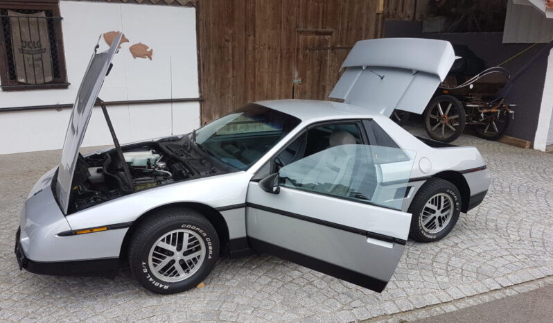 Pontiac Fiero voll
