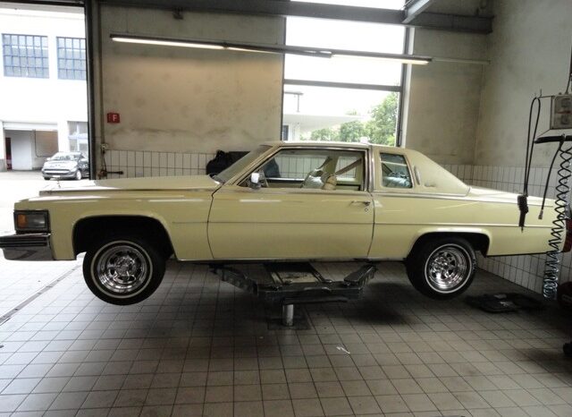 Cadillac Coupe De Ville voll