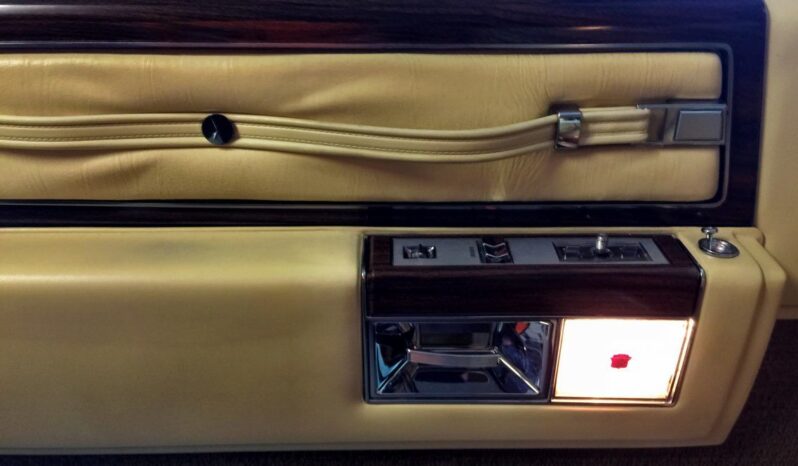 Cadillac Coupe De Ville voll