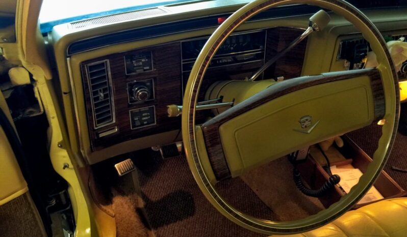 Cadillac Coupe De Ville voll