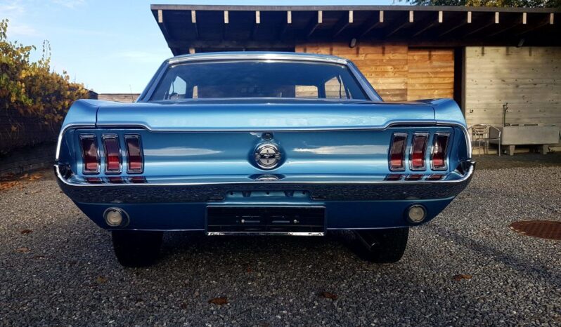 Ford Mustang voll