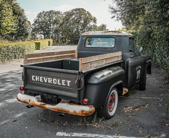 Chevrolet Apache voll