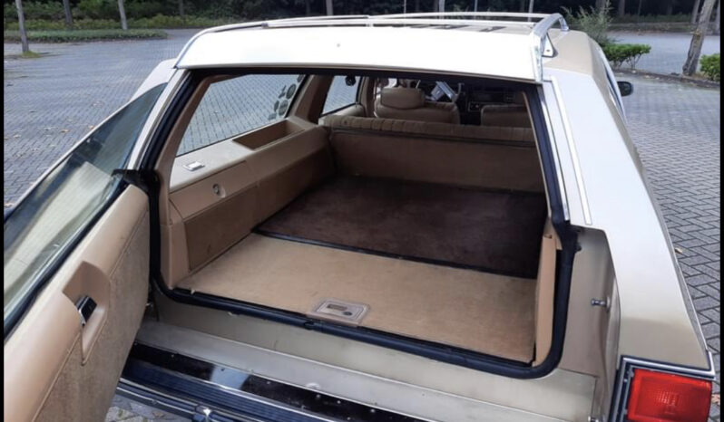 Oldsmobile Custom Cruiser voll