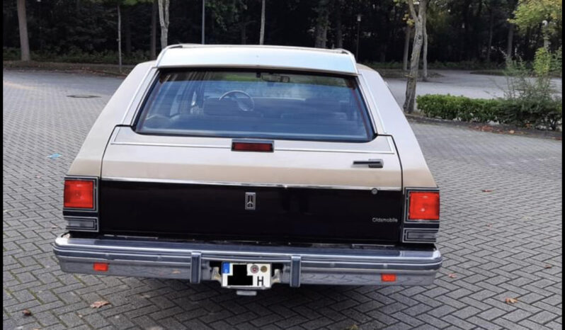 Oldsmobile Custom Cruiser voll