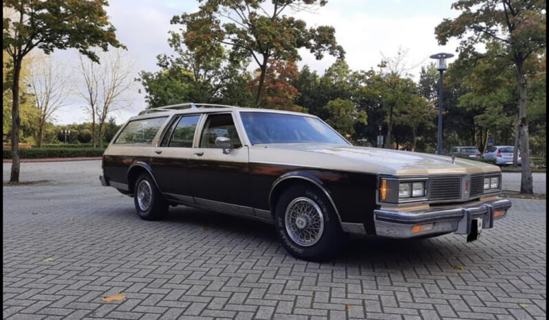 Oldsmobile Custom Cruiser voll
