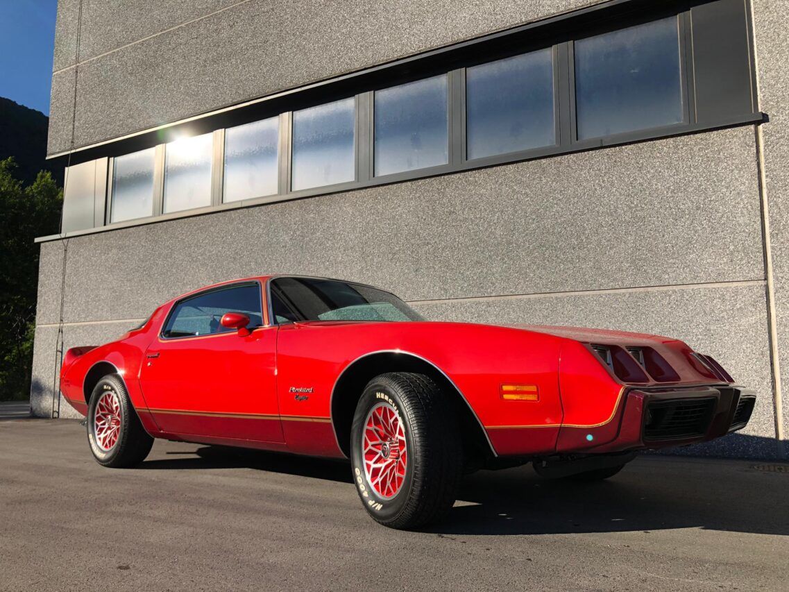 Pontiac Firebird Red Bird Esprit