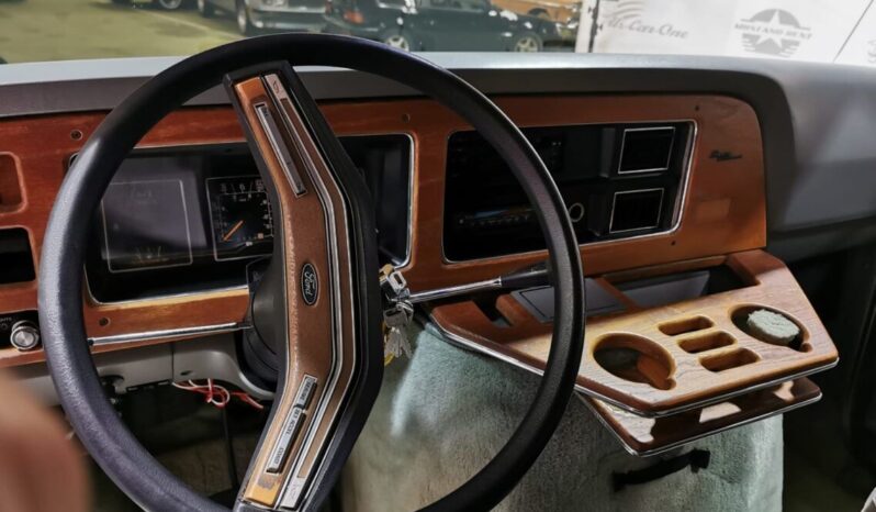 Ford Econoline V8 Hightop Europäische Zulassung voll