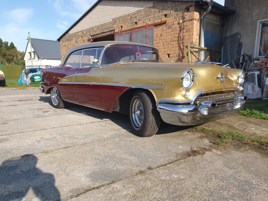 Oldsmobile 88 Holiday