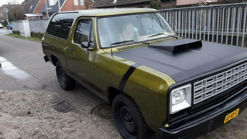 Dodge Ramcharger voll