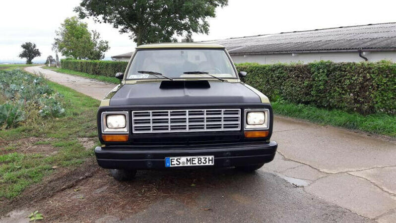 Dodge Ramcharger voll