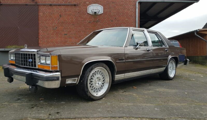 Ford Ltd Crown Victoria voll