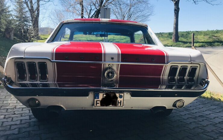 Ford Mustang voll