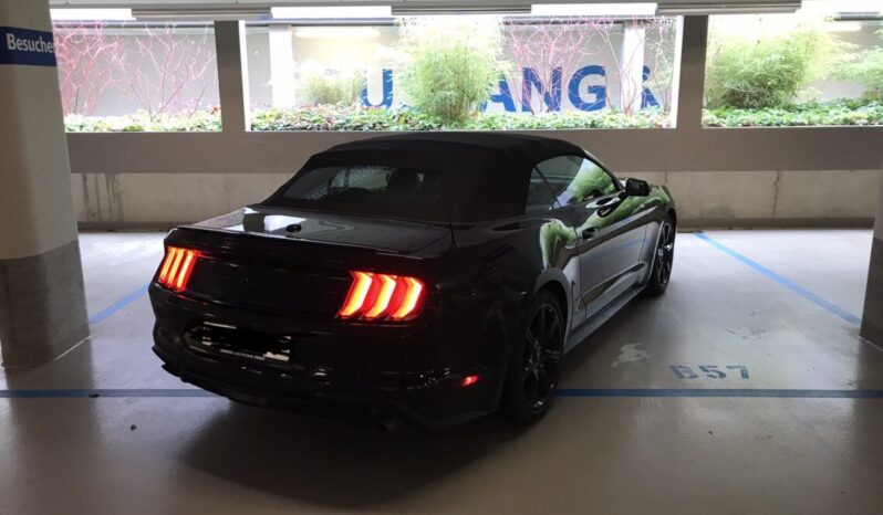 Ford Mustang voll