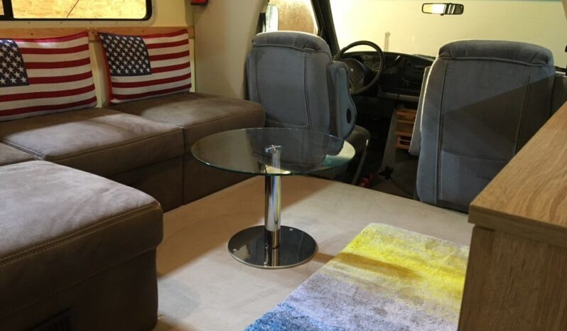 Ford E350 Winnebago voll
