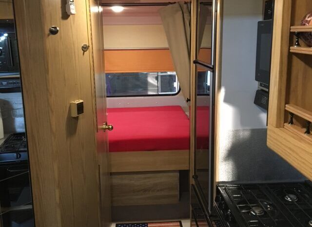 Ford E350 Winnebago voll