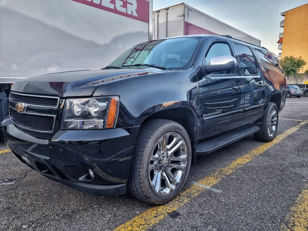 Chevrolet Suburban LT