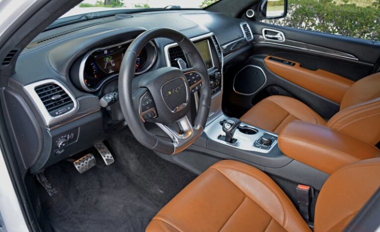 Jeep Grand Cherokee Srt voll