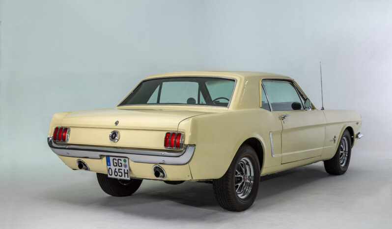 Ford Mustang voll