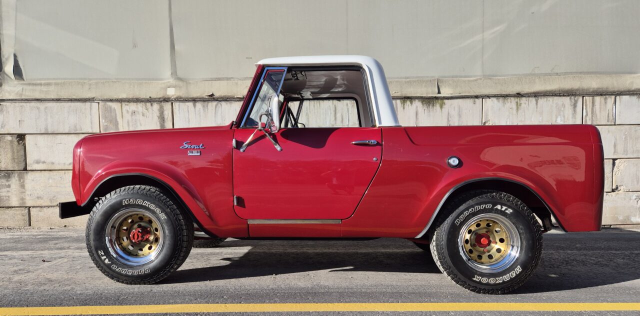 International Scout 800